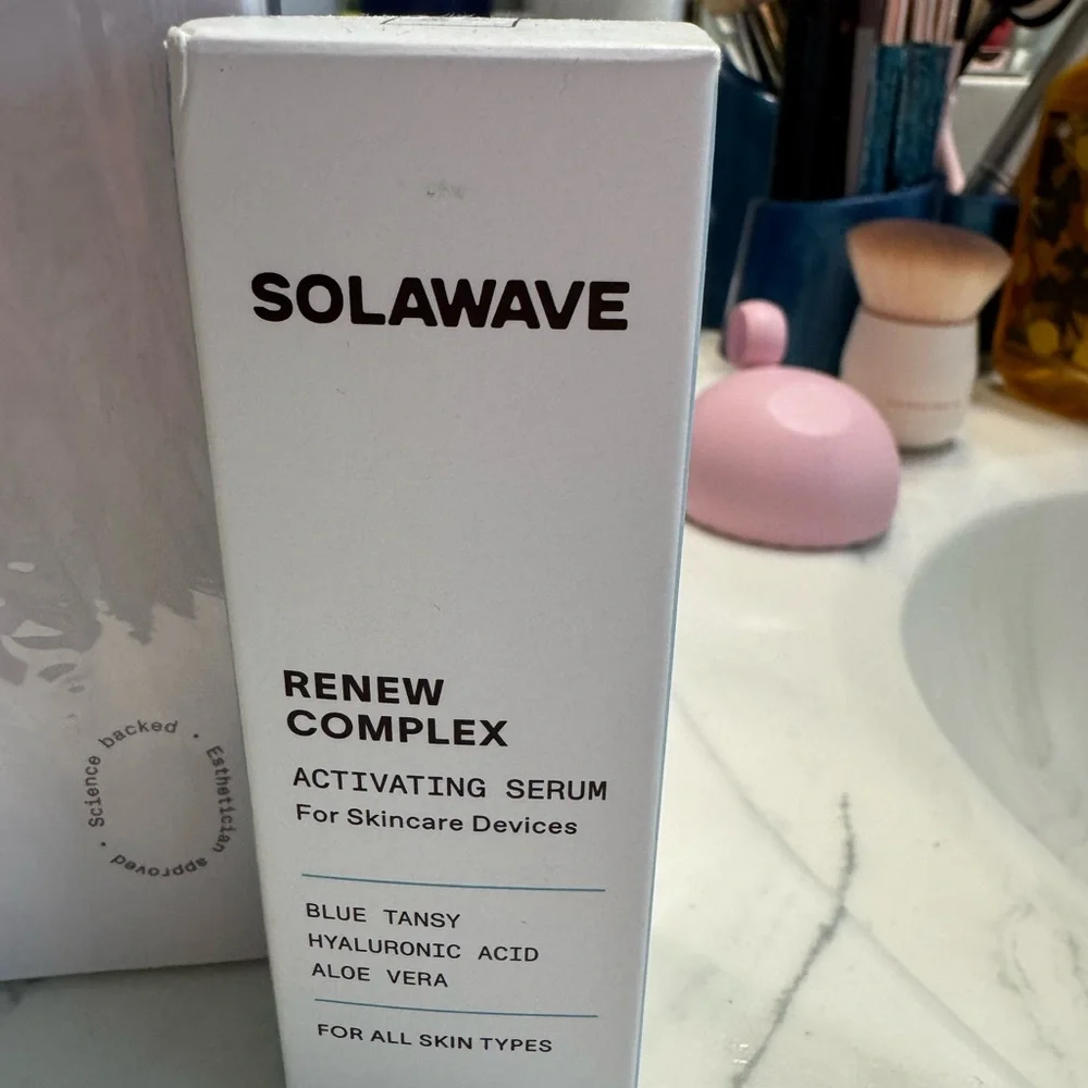 NIB Solawave Red Light Therapy Wand with Serum - Picture 4 of 14